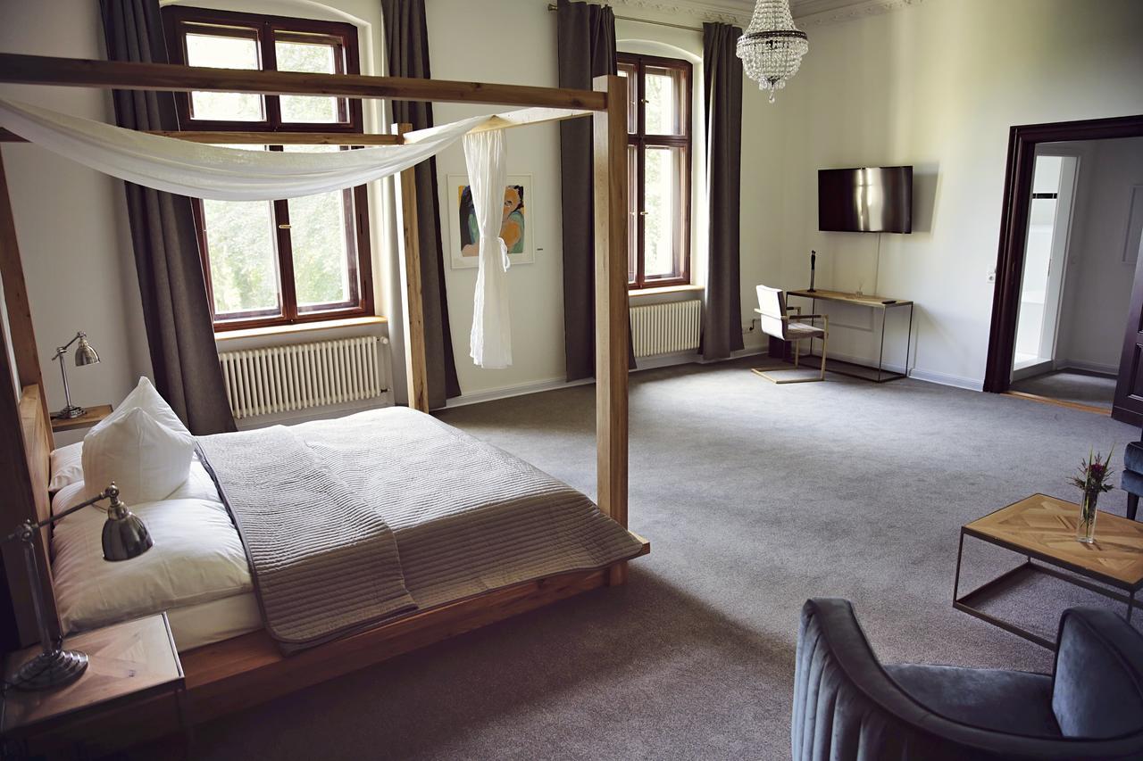 Romantik Hotel Schloss Reichenow Exterior foto